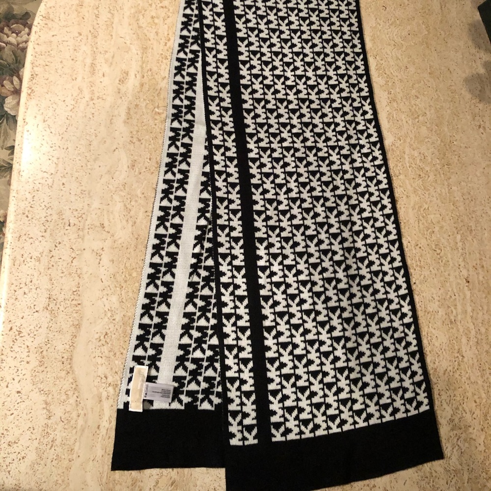 MICHAEL KORS scarf